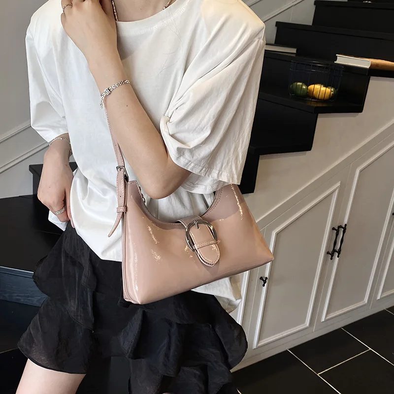 

2025 Горячий! Высококачественная женская сумка-мессенджер подмышками — летняя универсальная мода, нишевая текстура в иностранном стиле