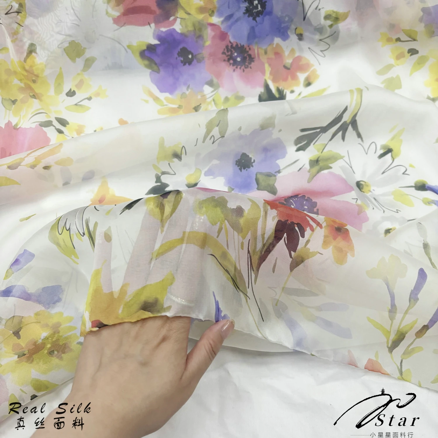 

Soft Translucent Printed Silk Chiffon Satin Fabric Silk Scarf Shawl Fabric Spring and Summer