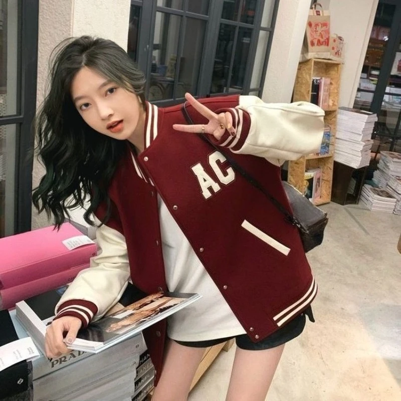 

Женская винтажная бейсбольная куртка с вышивкой на флисовой подкладке, верхняя одежда в студенческом стиле на осень-зиму, уникальный дизайн небольшой партии