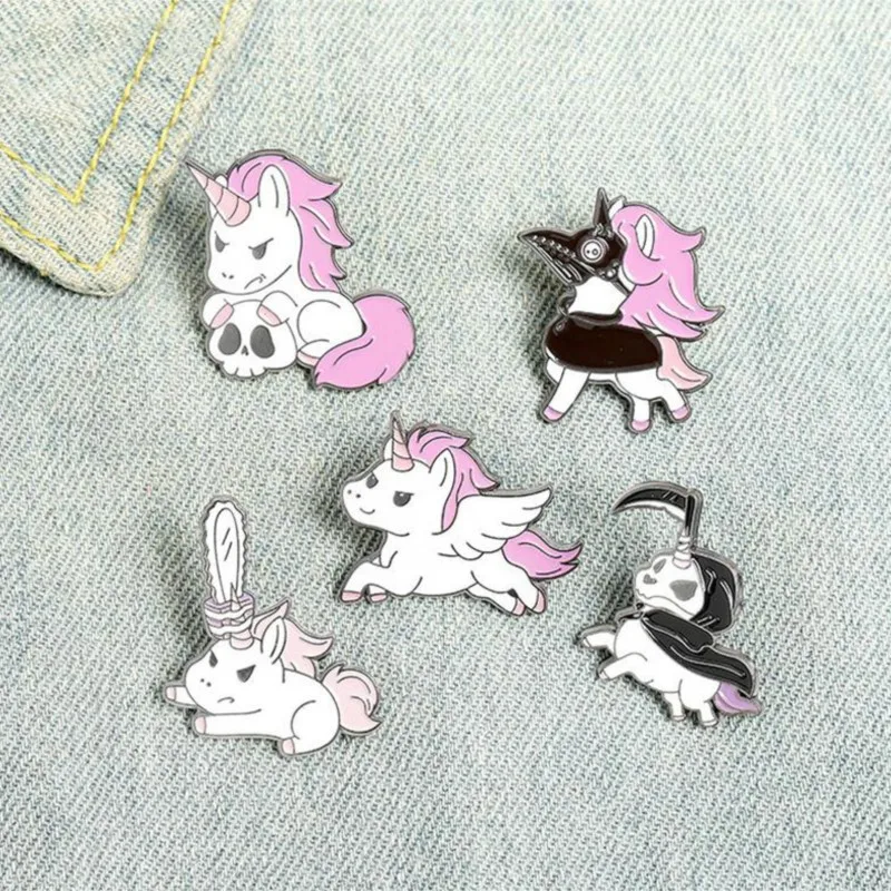 Pin benutzer definierte Pferd Flügel Schädel Kettensäge Pest Arzt Broschen Tasche Anstecknadel Cartoon Abzeichen Schmuck Geschenk magische Tier Emaille