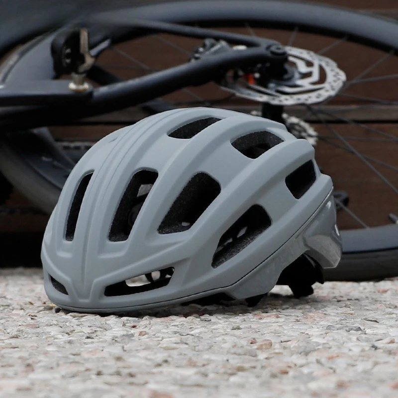 

Bicycle helmet Road mountain bike riding equipment Men's and women's hard hats Ultra-light integrated molding D61