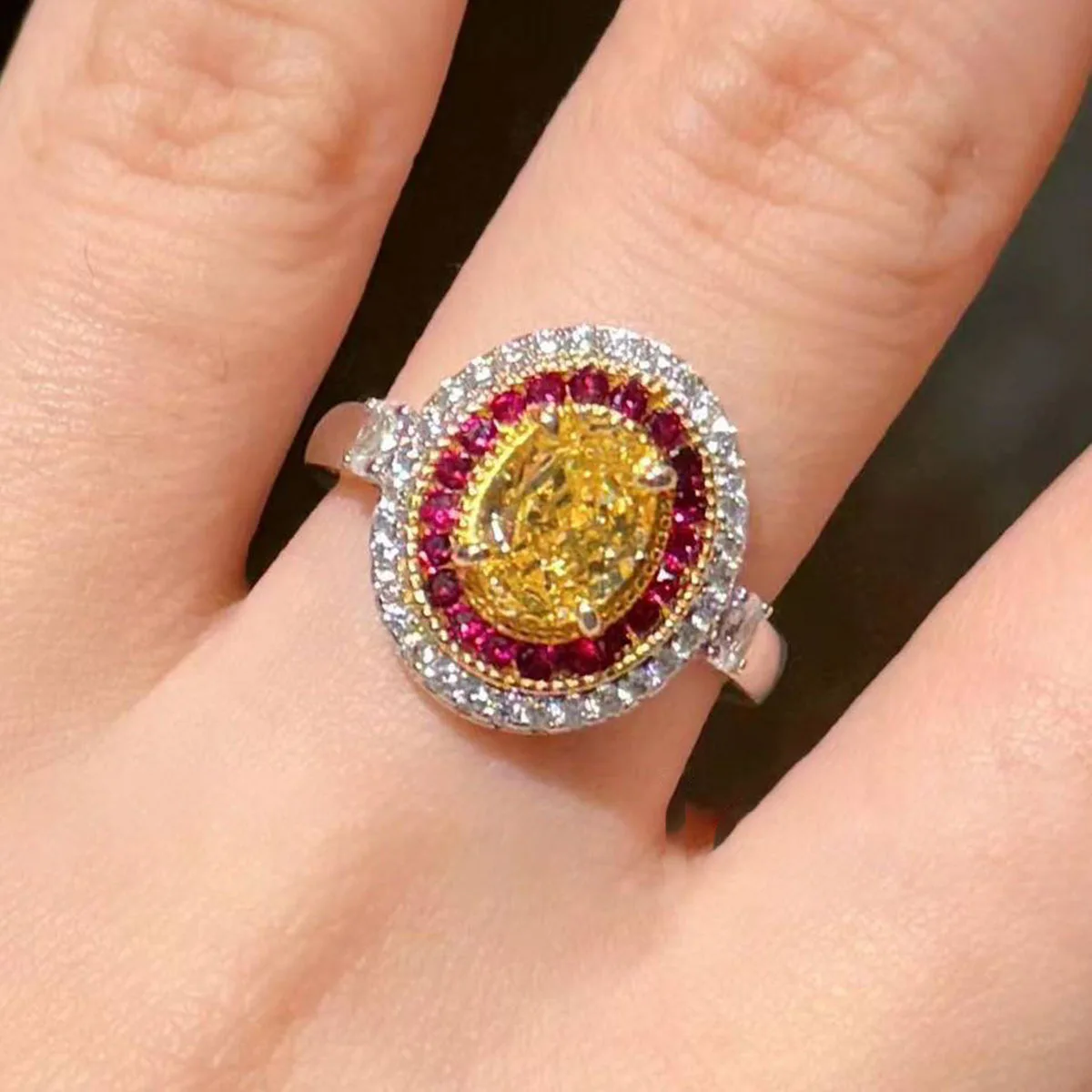 

Luxury Pigeon Eggs Advanced Sense Ring Oval Inlaid with Yellow Diamonds Retro Stacked Luxury Lucky Suit