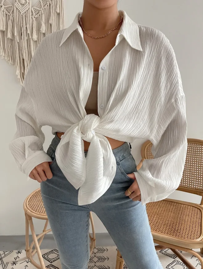 Drop shoulder button beach wave pattern white shirt suitable for women in spring, summer and autumn