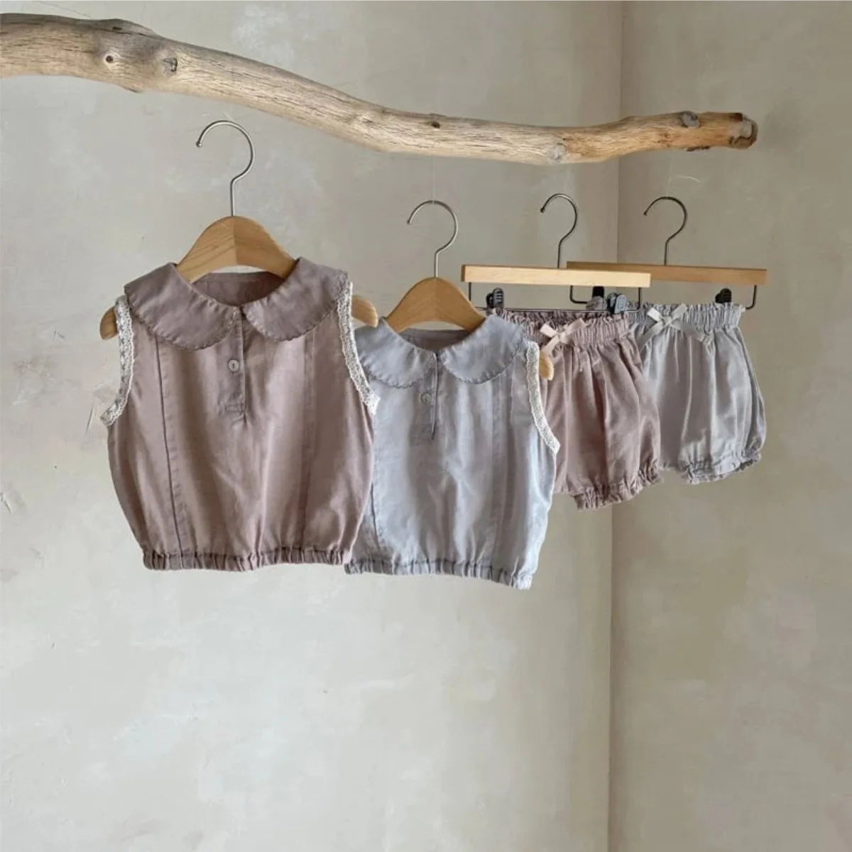 2026 Summer New Baby Girl Sleeveless Clothes Set Girls Solid Lapel Lace Tops + Lantern Shorts 2pcs Suit Infant Cotton Outfits