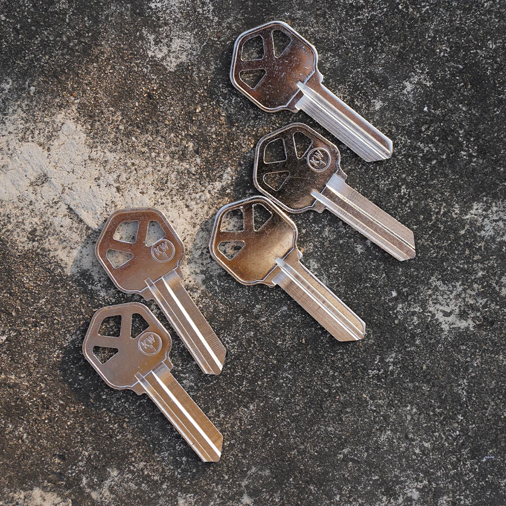 KW1 Tool Blank Key House Door Keys Essential locksmith consumables and hardware tools with keys