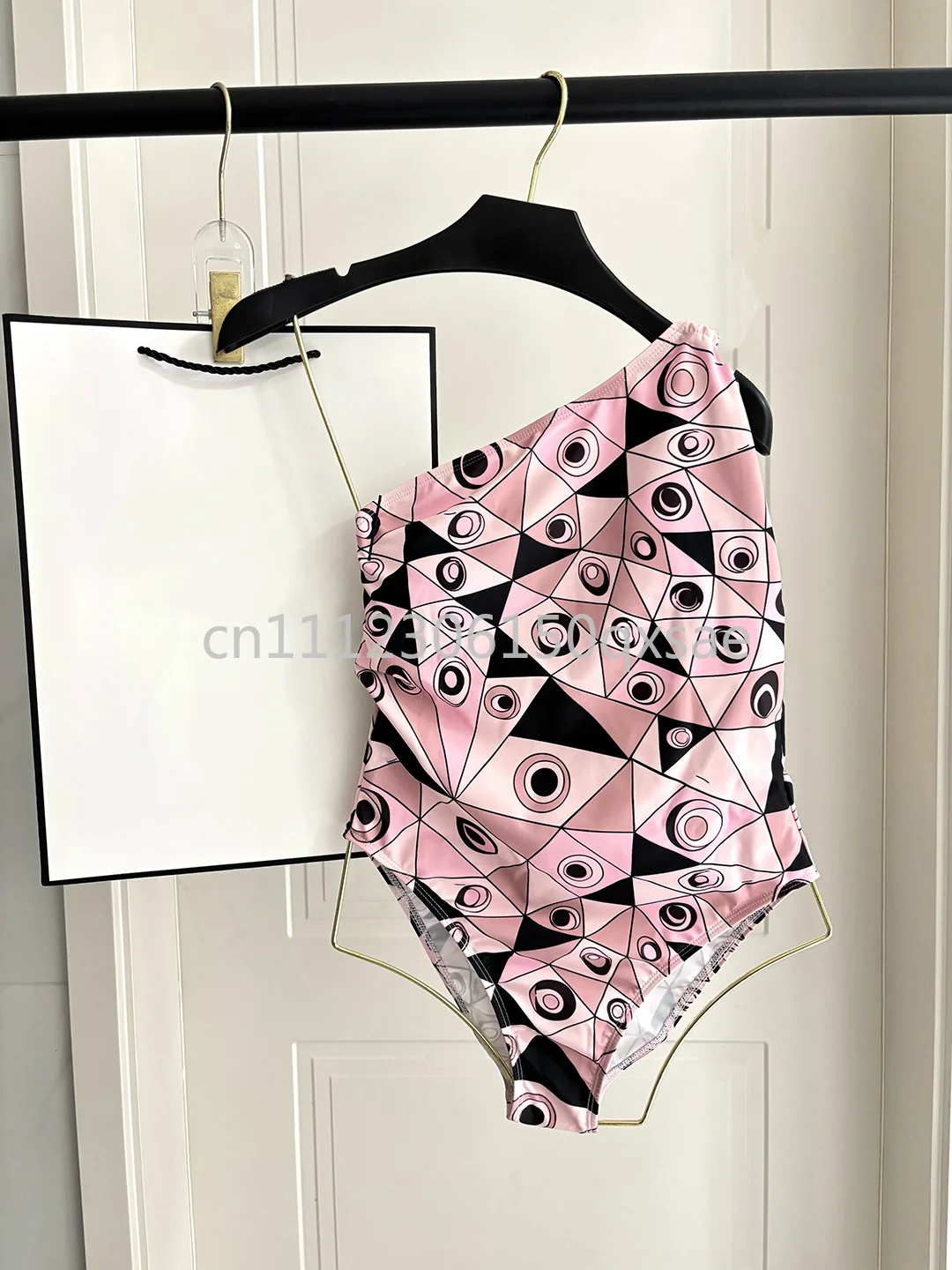 

Luxury Design Women's Pink Swimsuits with Designer Signature Letter Logo Classic Women's One-shoulder One-Piece Swimsuits