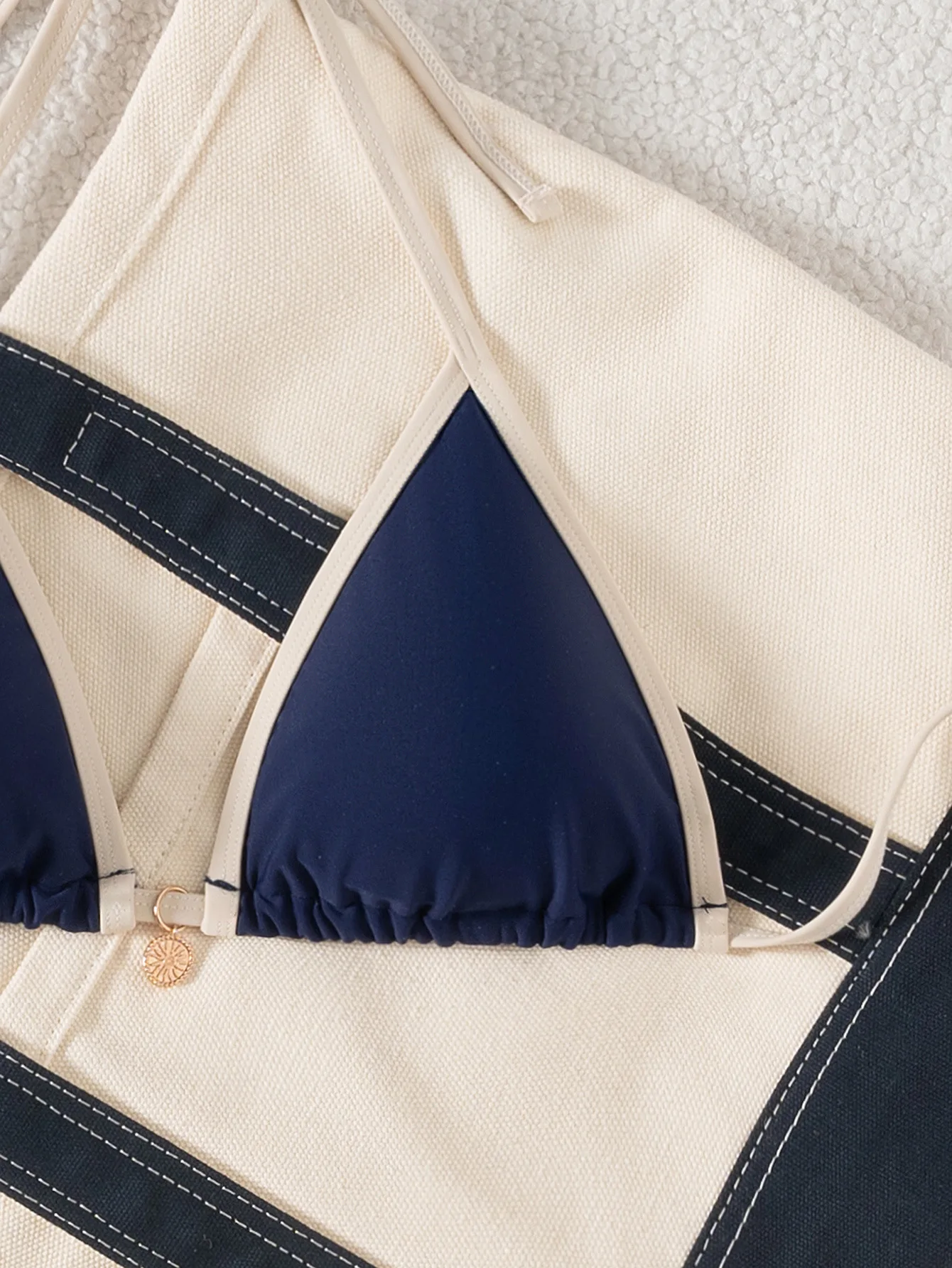 2026 Neuer Europäischer und Amerikanischer Stil Bikini Sexy Farbblock-Design Dreieckiger Zweiteiliger Damen-Badeanzug Set – Detail 5