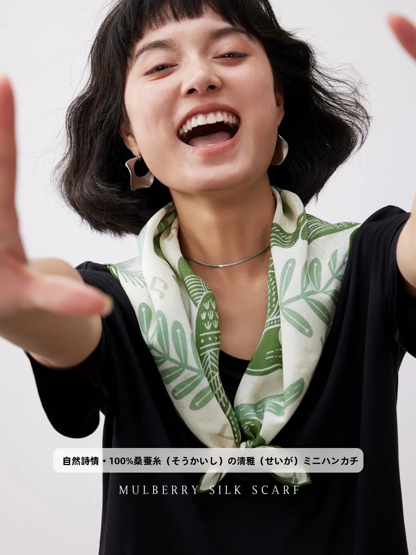 ナチュラルな詩的な緑のシルクスカーフネクタイ桑シルク薄い夏ハイエンド感覚スクエアスカーフ花柄プリント女性のファッションアクセサリー