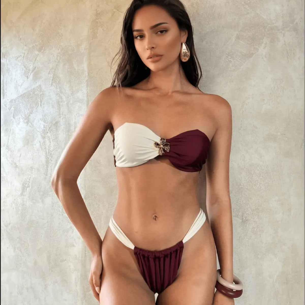 Women Two‑Piece Bikini Set Off‑White Spliced Bandeau with Flower Metal Buckle Ruched High‑Cut Swimwear Summer Vacation Swimsuits