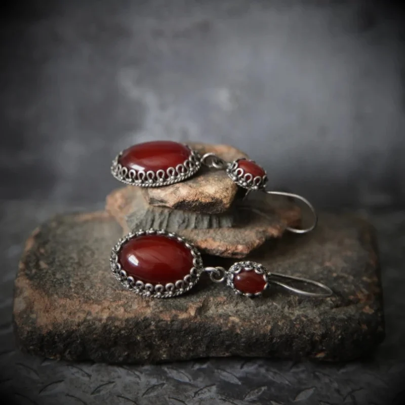 Vintage Oval Inlaid Red Zircon Women Earrings Classic Personality Ancient Silver Color Drop Earrings Jewelry