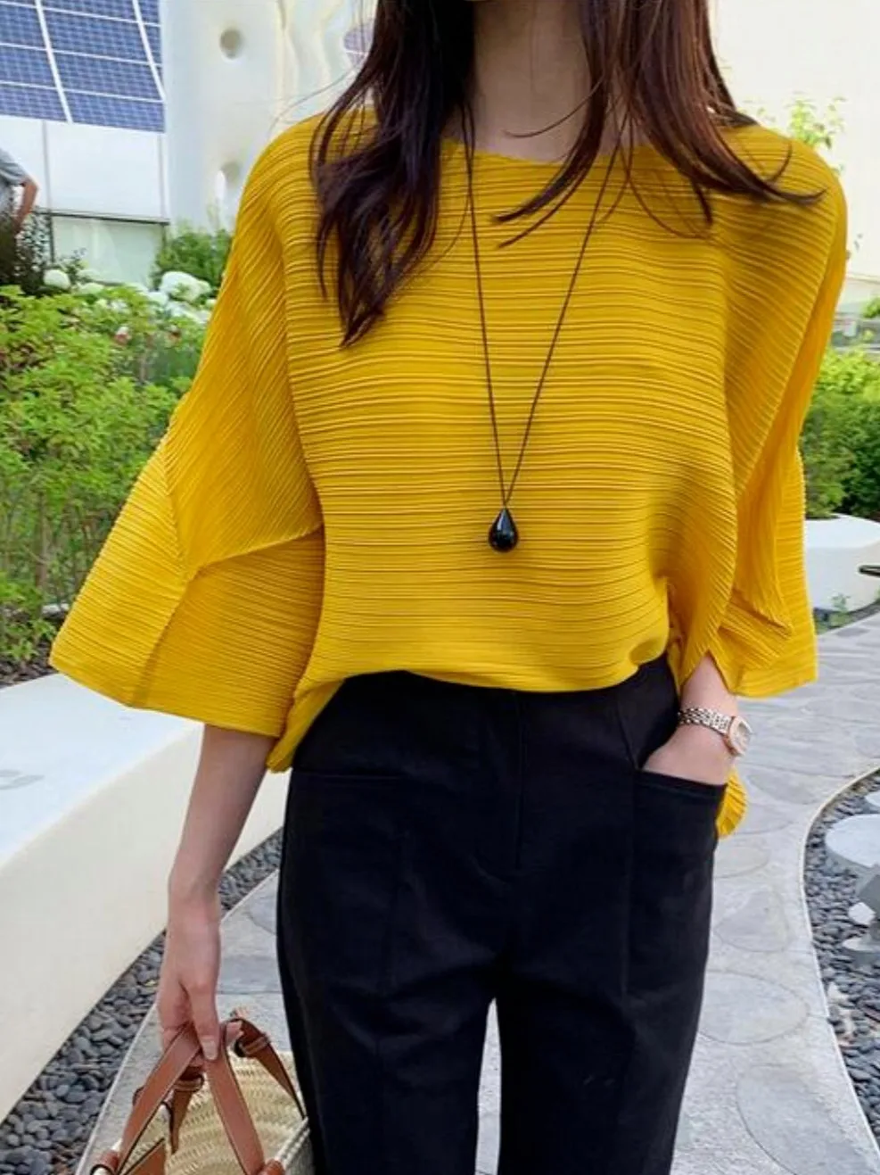 

Faionable Pleated Design Women's irt Summer New Bell Sve round Ne Loose Slimming Top Trendy Long Sve ort Length