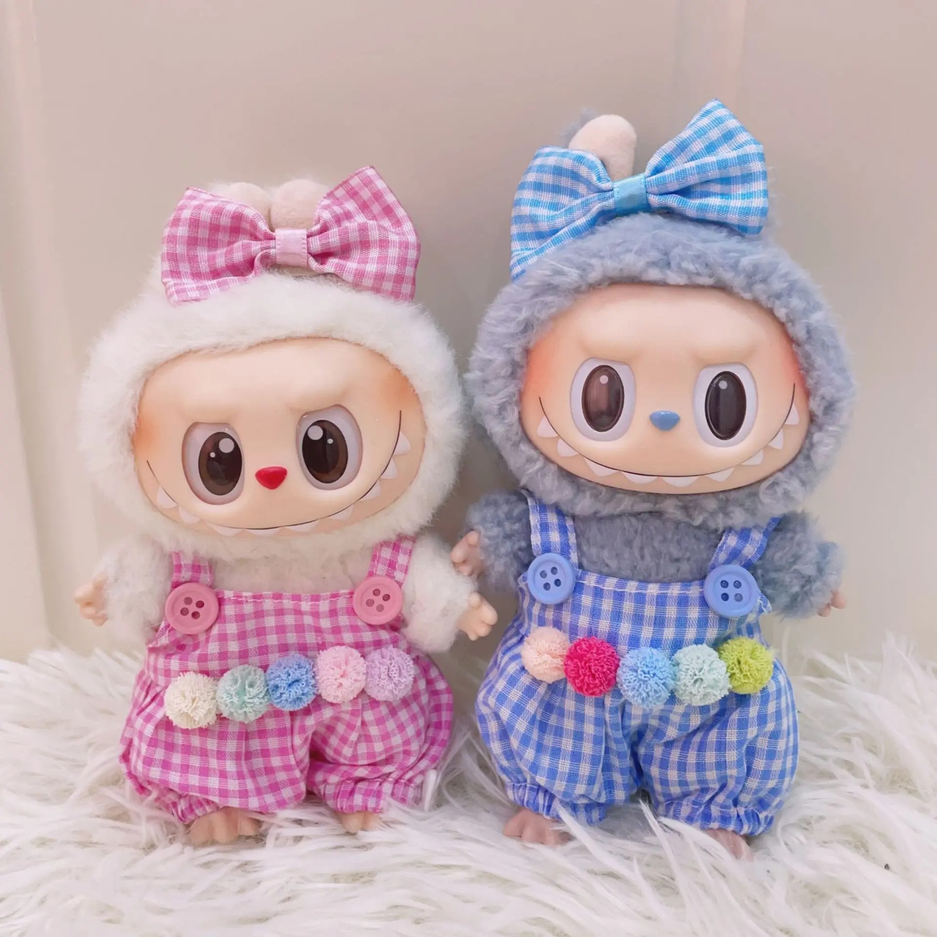 15/17cm LABUBUドール服 カラフルボールチェック柄オーバーオール リボン付きヘアアクセサリーセット ぬいぐるみ服 ギフト 初代・2代目・3代目向け
