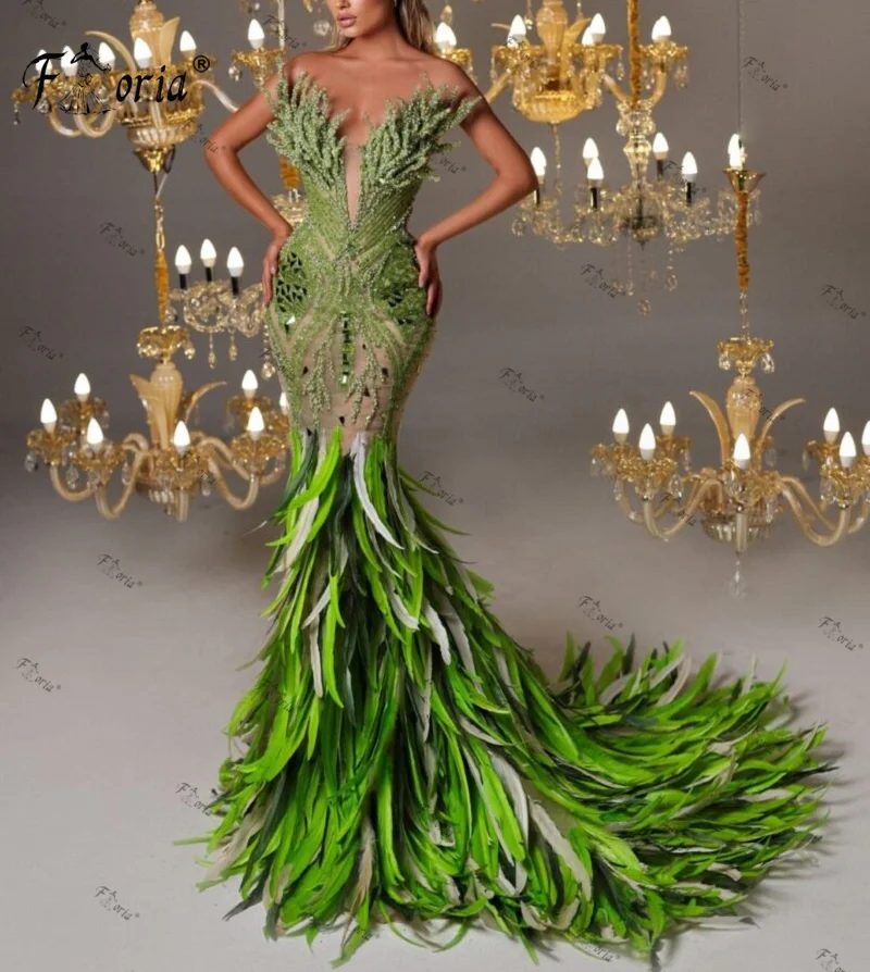 Elegant Full Feathers Beaded Mermaid Evening Dress Robe De Soiree Green Strapless 3D Appliques Lace See Through Prom Dress 2023