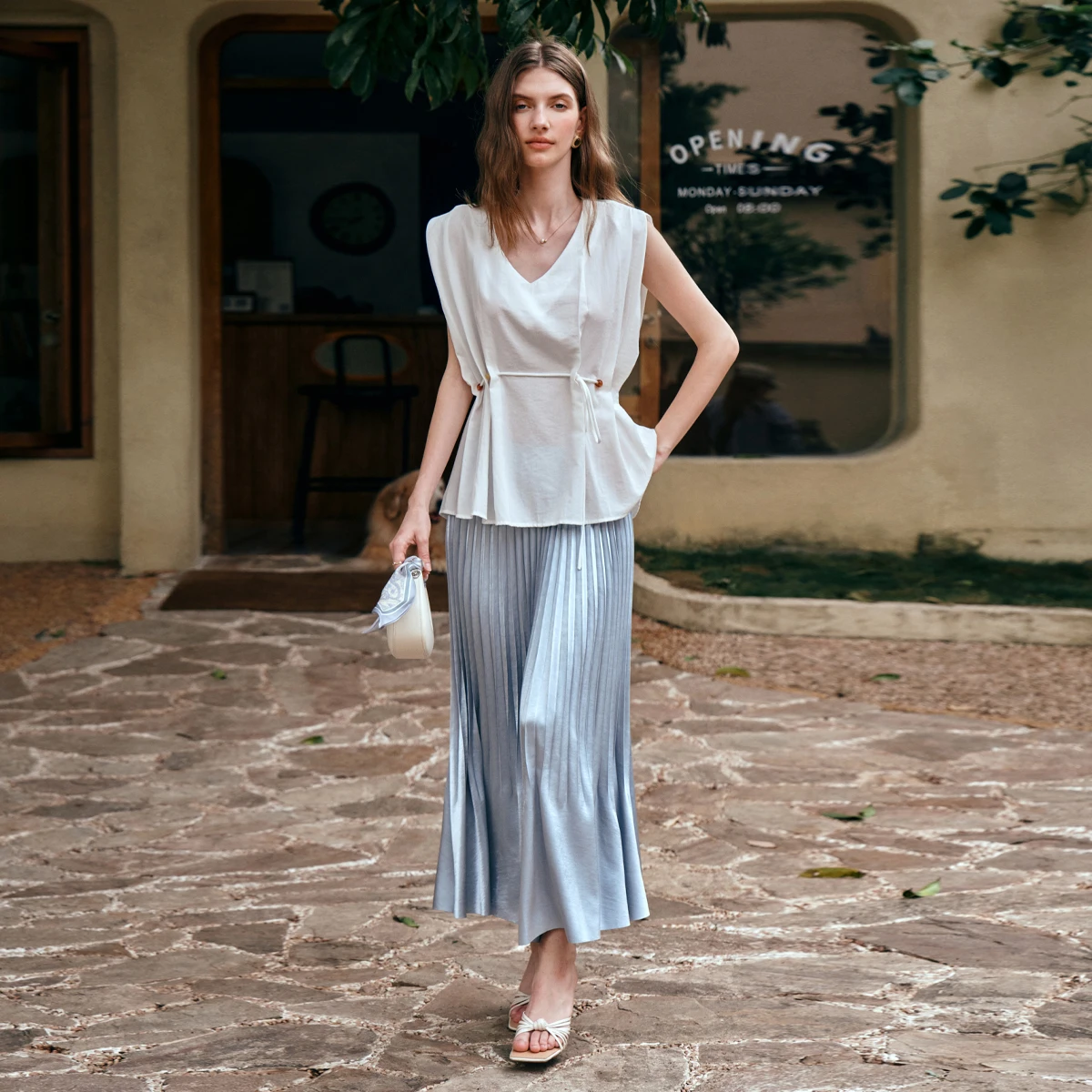 OLrain Summer Casual White Blouses 2025 French Woman Flying Sleeve Embroidered Flares V-neck Sleeveless Women's Top O57XX99622