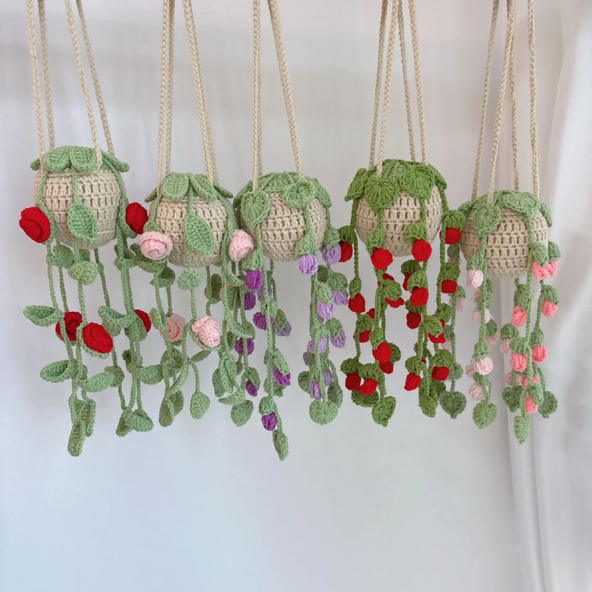 Liebevolle gehäkelte Blumen-Hängepflanze, handgewebter Auto-Spiegel-Anhänger, kreatives Strickblumen-Raumdekor-Geschenk – Detail 2