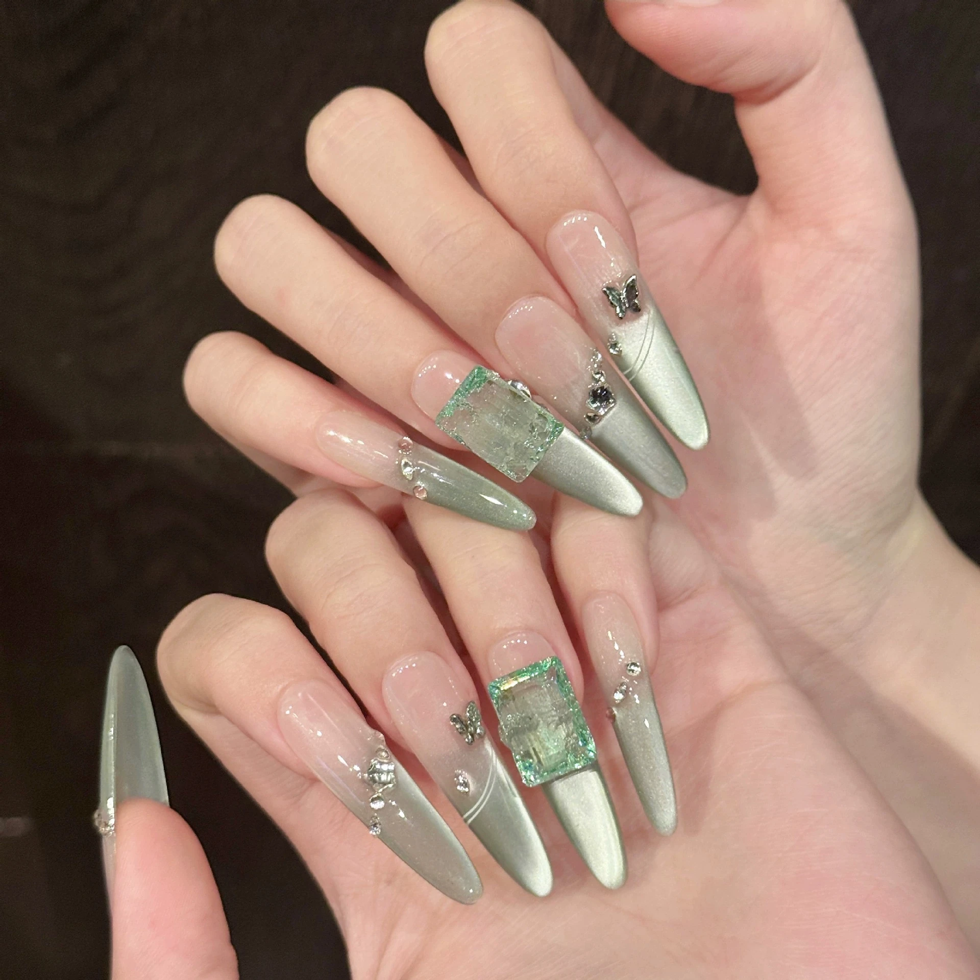 손톱에 누르기 민트 그린 고양이 눈 수제 가짜 손톱 K9 다이아몬드 장식 긴 발레 그라데이션 프랑스어 거짓 손톱 아몬드 10pcs