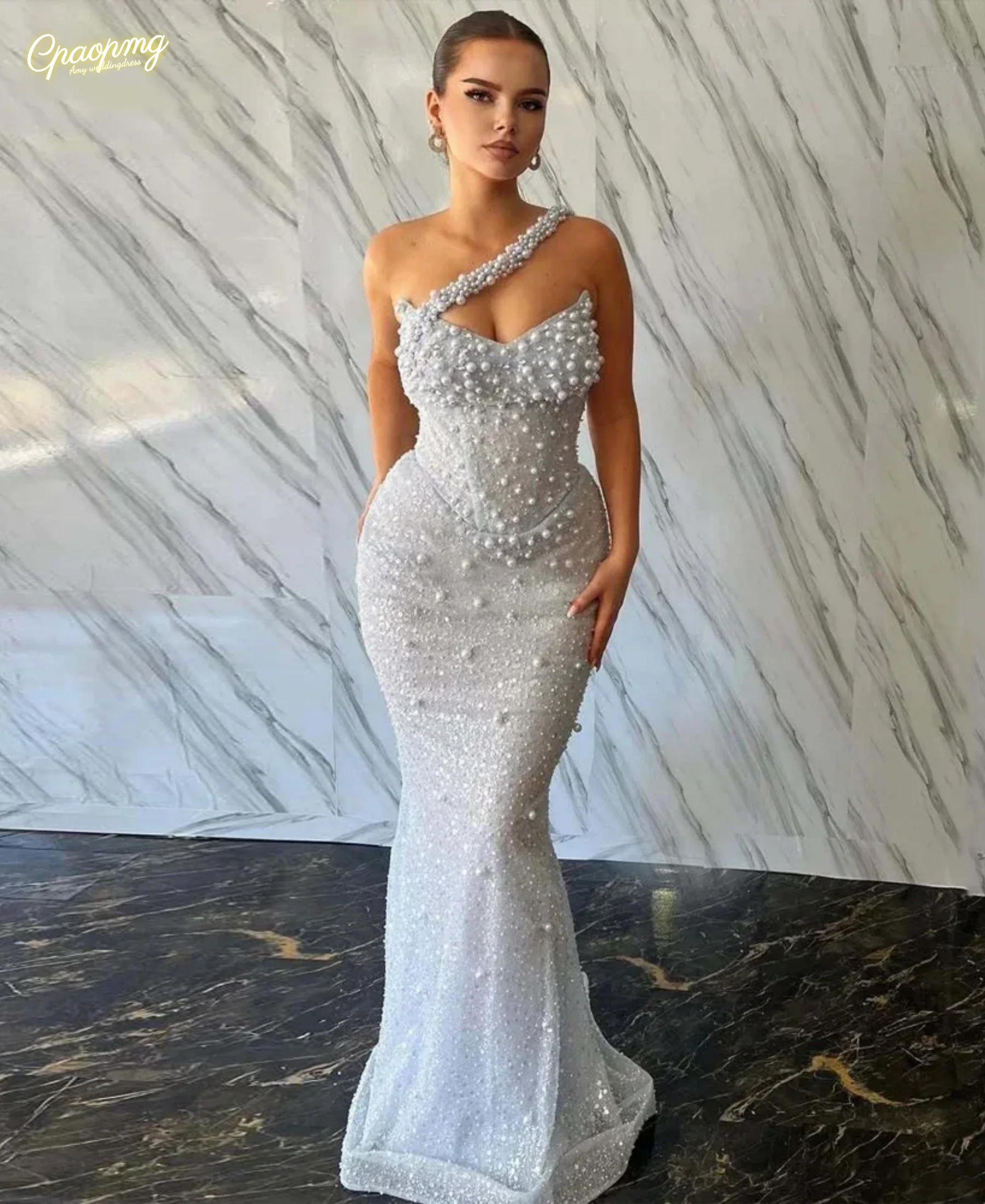 

Индивидуальный пошив: Вечернее платье из тюля с бисером, на одно плечо, силуэт «труба», с шлейфом.