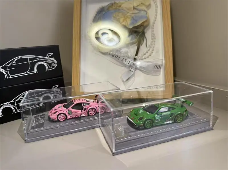 

Миниатюрная модель автомобиля DWM 1:64 RS GT3 из литого металла, подарки