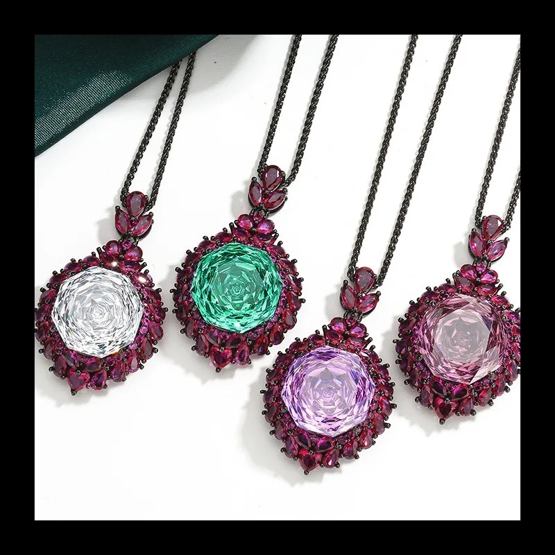 

Новинка 2025 года, ювелирные изделия Zhuang Shengsheng, медное дно, позолоченное розовое огранки, цвет сокровищ, ретро, черное золото, кулон, основной камень