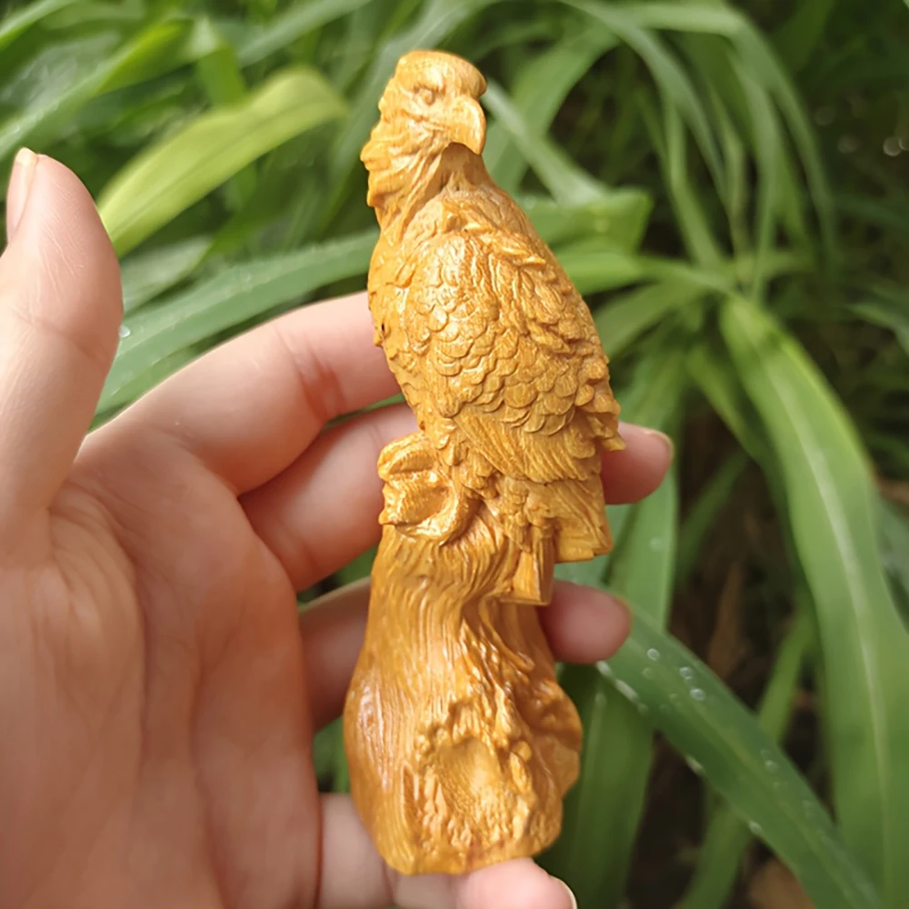 Solid Wood Eagle Guardian Carving Ornament, Suitable for Foyer and Entrance Hall, Three-Dimensional Feather Texture Craftsmanship, Home Decor, Exquisite Piece for Multiple Display Settings