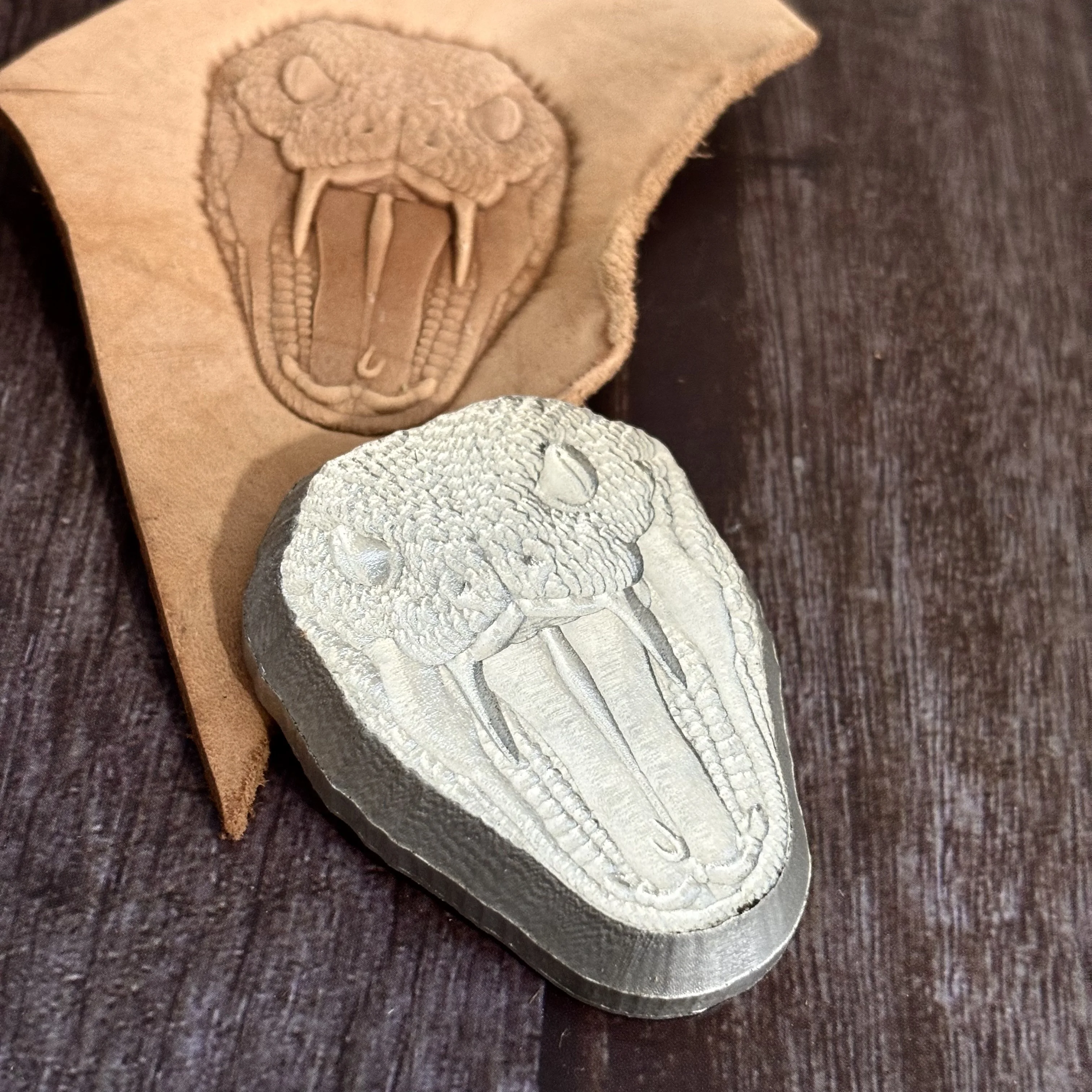 Snake Head 3D Leather Mold Carving Stamp Aluminum Alloy Embossing Molds Metal Stamper Leather Craft Stamping Tool 5.1x3.8cm