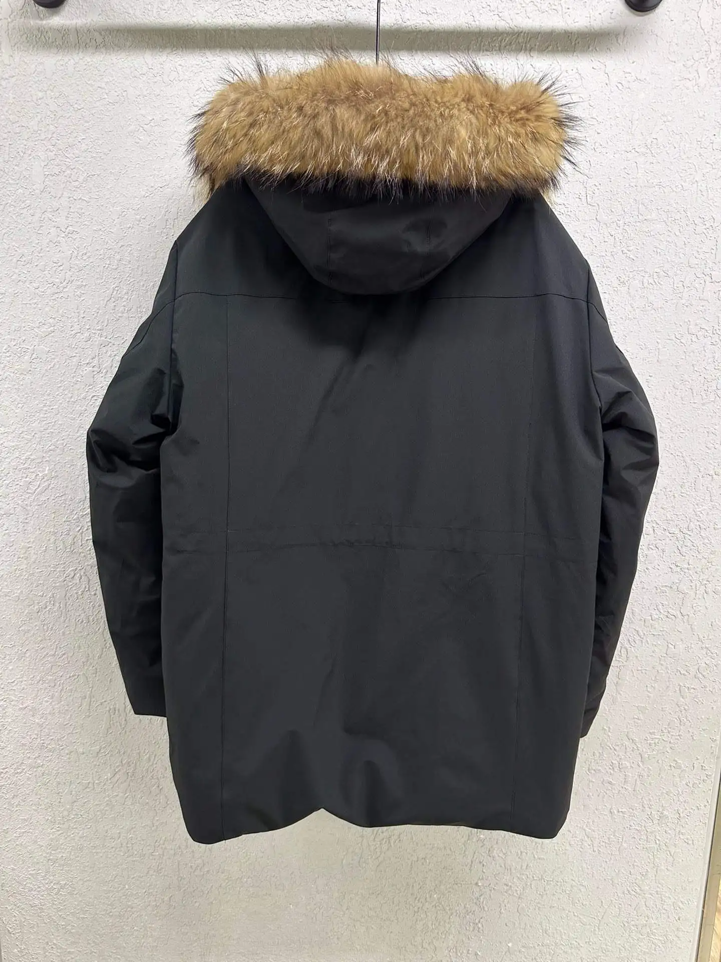 سترة شتوية كلاسيكية بغطاء للرأس لعام 2025 للجنسين متوسطة الطول ملابس خارجية سميكة ودافئة غير رسمية