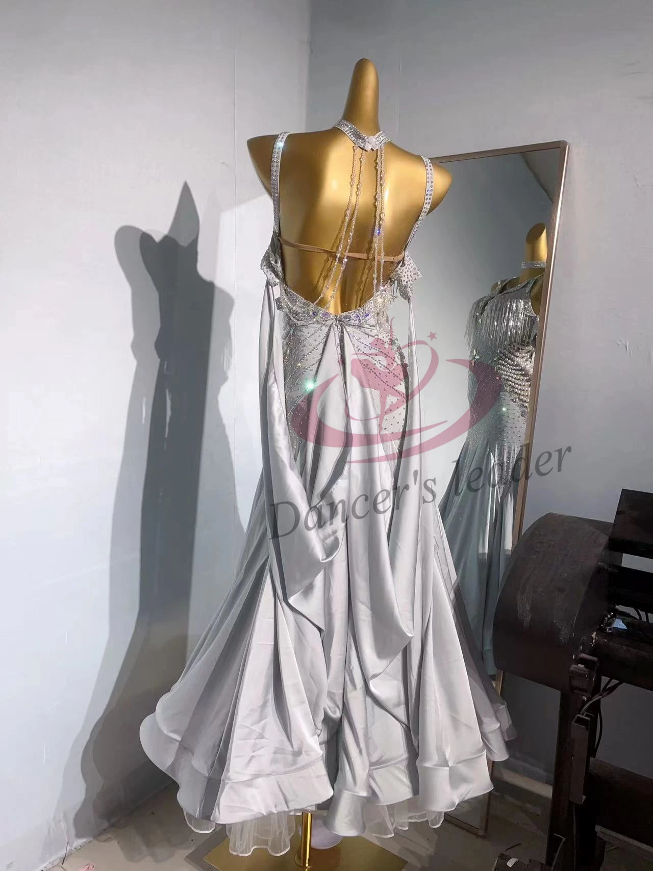 Ballsaal Kleid High-End maßge schneiderte mehr schicht ige große Saum mit Diamant Cha Cha Tango Walzer weibliche Bühne profession elle Kleidung