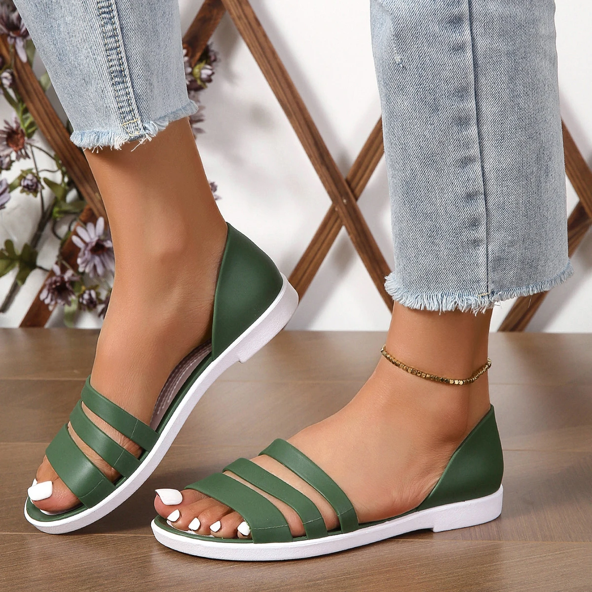 Women Sandals 2024 Summer New Fashion Hot Sandals Comfortable Lightweight Designer Sandals Outdoor Beach Shallow Shoes for Women