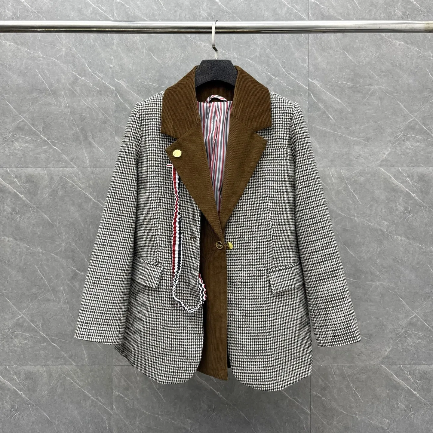 

Женский осенне-зимний универсальный шерстяной костюм GD в клетку с цветовыми блоками из вельвета, повседневный комплект из двух предметов, модный корейский стиль, бархатный матовый...