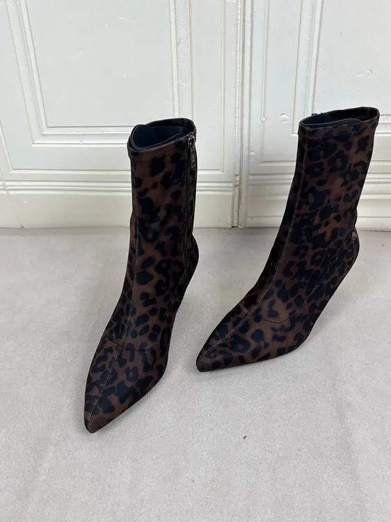 

Женские модные ботильоны с заостренным носком, однотонные, на тонком высоком каблуке, с боковой молнией, короткие, молодежные, весенне-осенние, на высоком каблуке