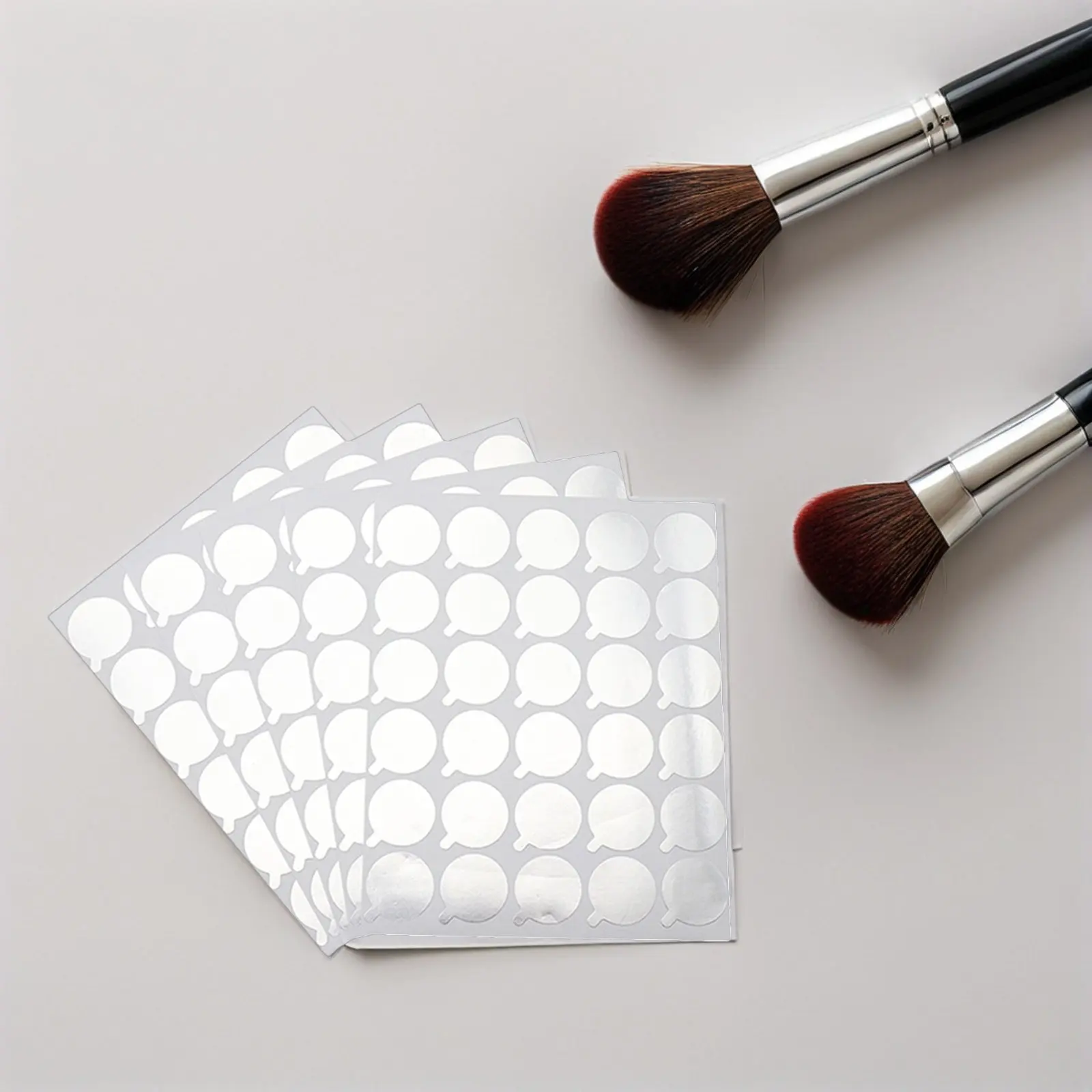 25 Sheets Round Lash Glue Pads 2.5cm Disposable Waterproof Adhesive Stickers for Eyelash Extension Precision Angle Adjustment