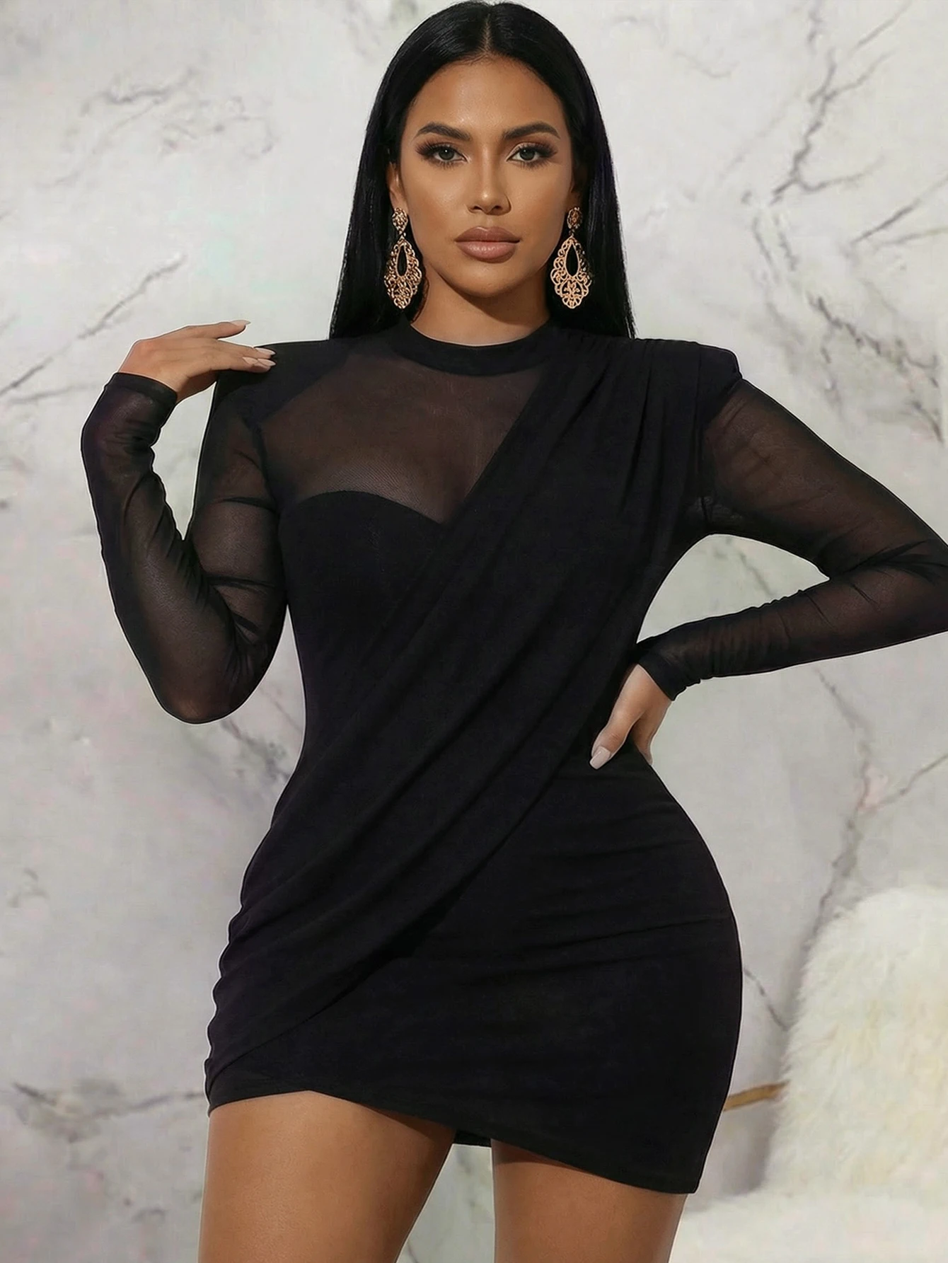 

Черное прозрачное мини-платье с длинными рукавами, высоким воротником и драпировкой