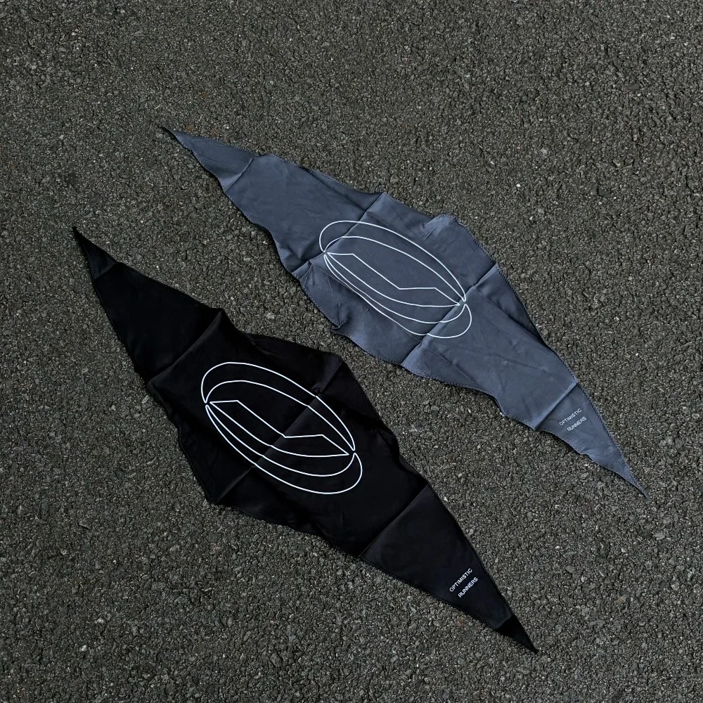 Bandana de sport polyvalente, à séchage rapide, idéale pour la course, le vélo et les activités de plein air. Peut servir de cache-cou, de bracelet ou de serviette pour le visage.