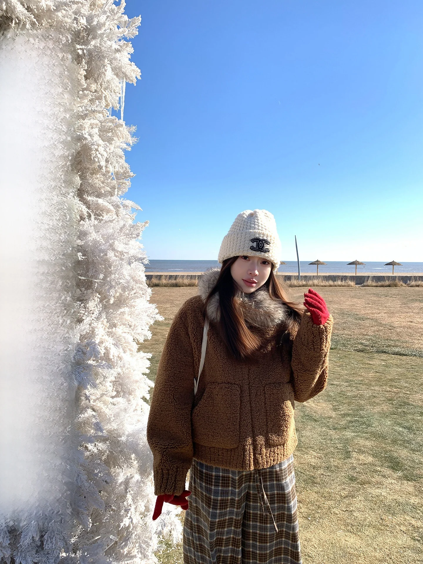 

Зимнее пальто из овчины EVNSLE для женщин, длинное, с коротким рукавом, на молнии, с меховым воротником, комбинированное из кожи и меха.
