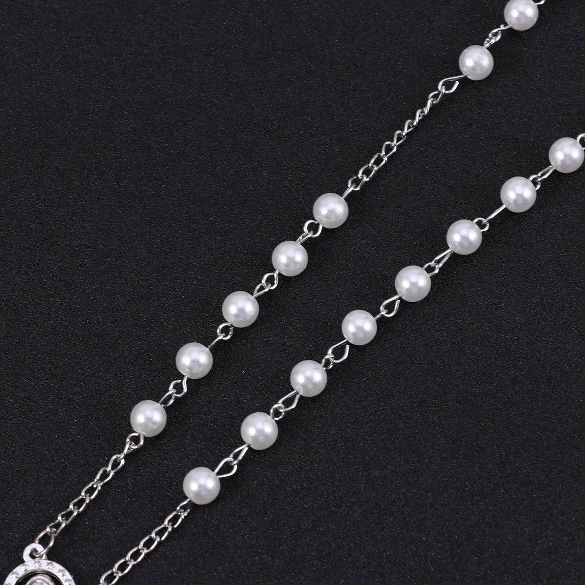 

Christian Pearl Beads Rosary Necklace White Classic Keepsake Prayer Beads Necklace Men Women Holy Rosary Crucifix