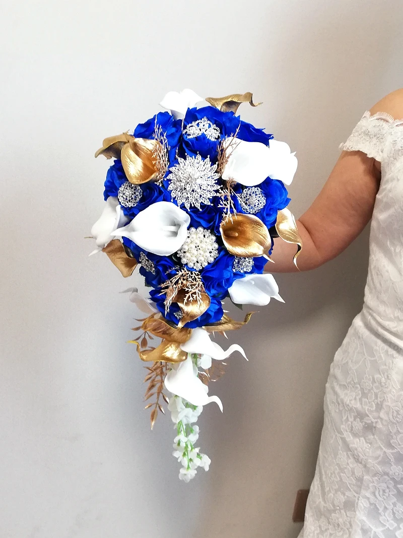 2022 New Royal Blue ดอกไม้ Golden Cala ลิลลี่ Cascading เจ้าสาว Rhinestones หรูหรา Bouquet De Mariée Retombant