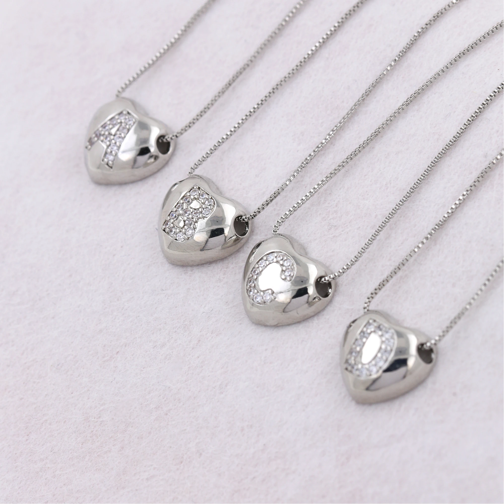 قلادة فضية اللون بسيطة متعددة الاستخدامات الأبيض الزركون A-Z 26 الحروف الإنجليزية شكل قلب قلادة ثعبان سلسلة الرجال النساء مجوهرات