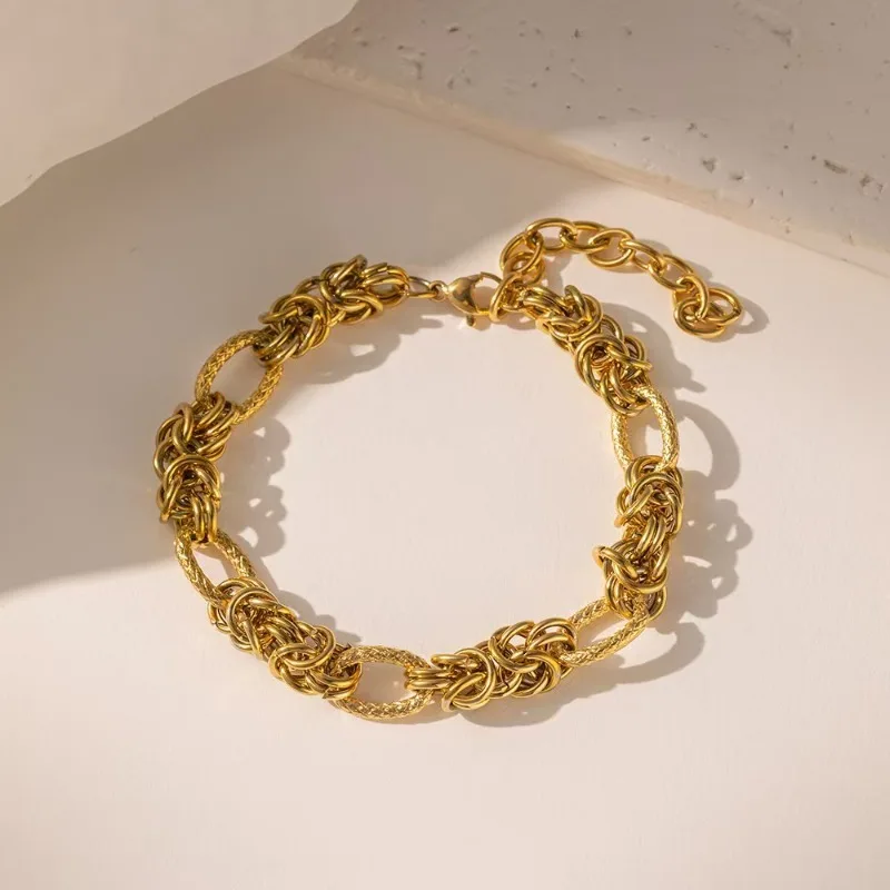 Classic light luxury style Fried Dough Twists braided bracelet, simple and retro women's daily/banquet versatile jewelry
