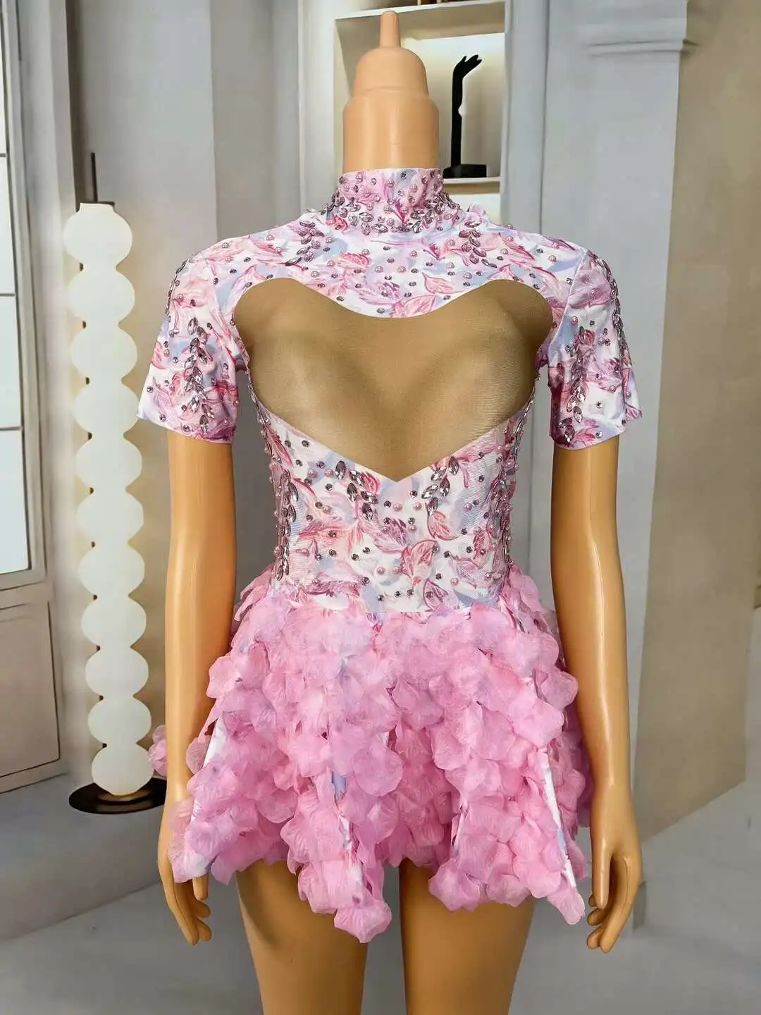 Marke entworfen rosa Blume Strass kurzes Kleid Geburtstag feiern niedlichen Trikot Kostüm Sänger Show Outfit 2024 Huayu