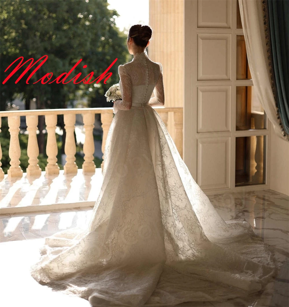 تخصيص أنيقة الدانتيل الأبيض أثواب الزفاف رائعة الخامس الرقبة طويلة الأكمام فساتين الزفاف أزرار قطار مصلى اللباس الخلفي