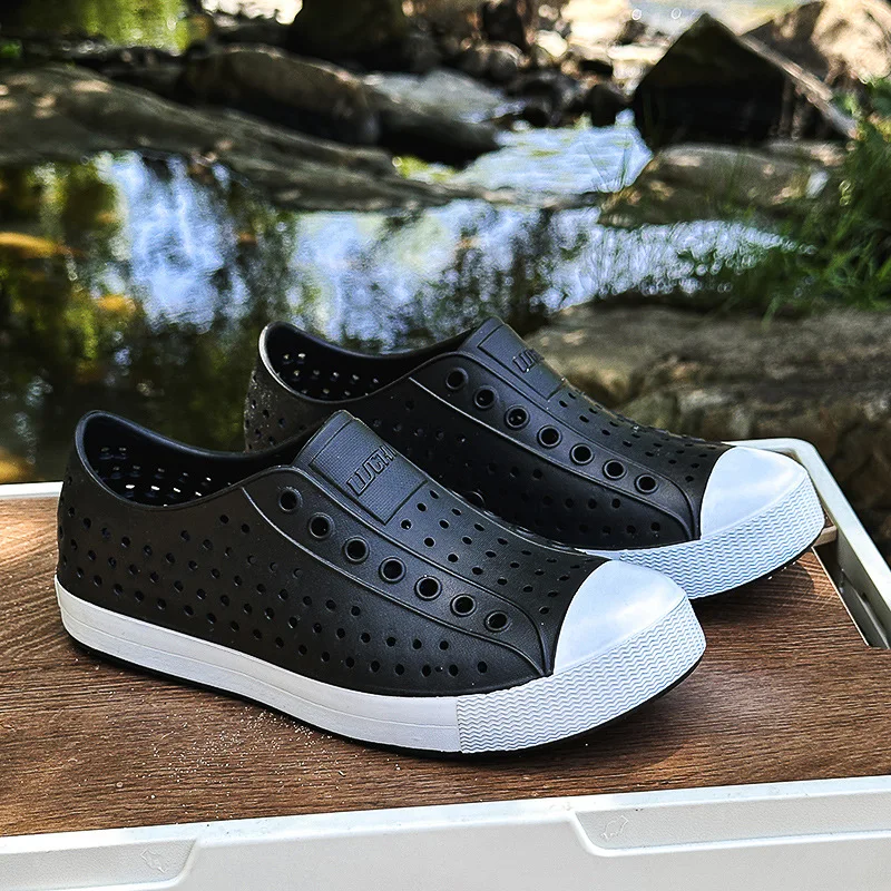 Neue Sommer-Slipper für Damen und Herren mit Hohldesign, Weichsohlige Rutschfeste Strand- und Watschuhe, Passende Paar-Outdoor-Sandalen