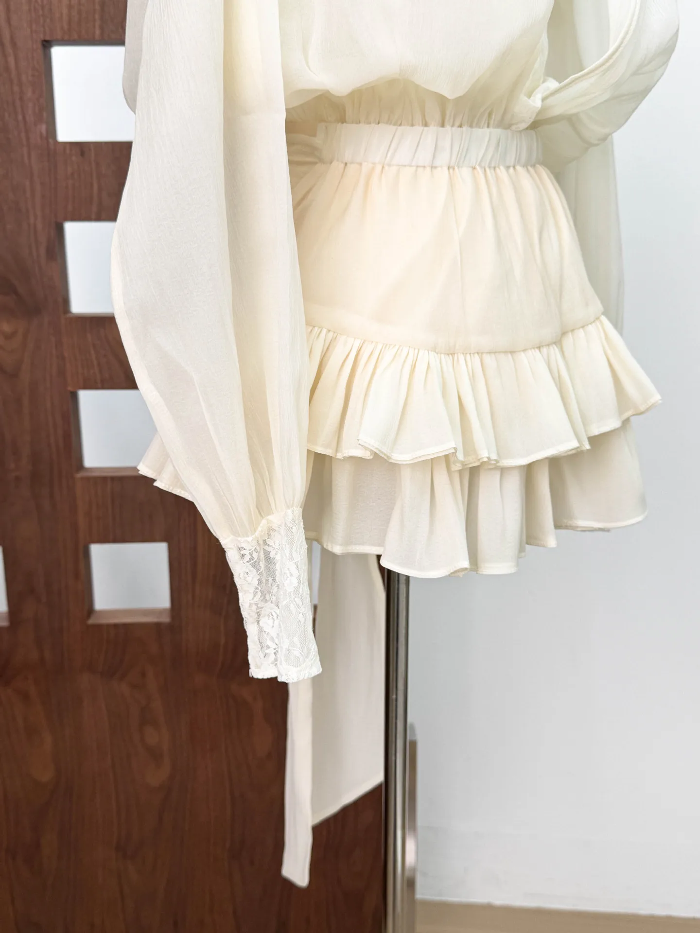 Vestido Sexy de encaje con pliegues recortados y cuello en V para mujer, vestidos informales de manga larga para vacaciones, vestidos de fiesta de noche, Vestido de vacaciones