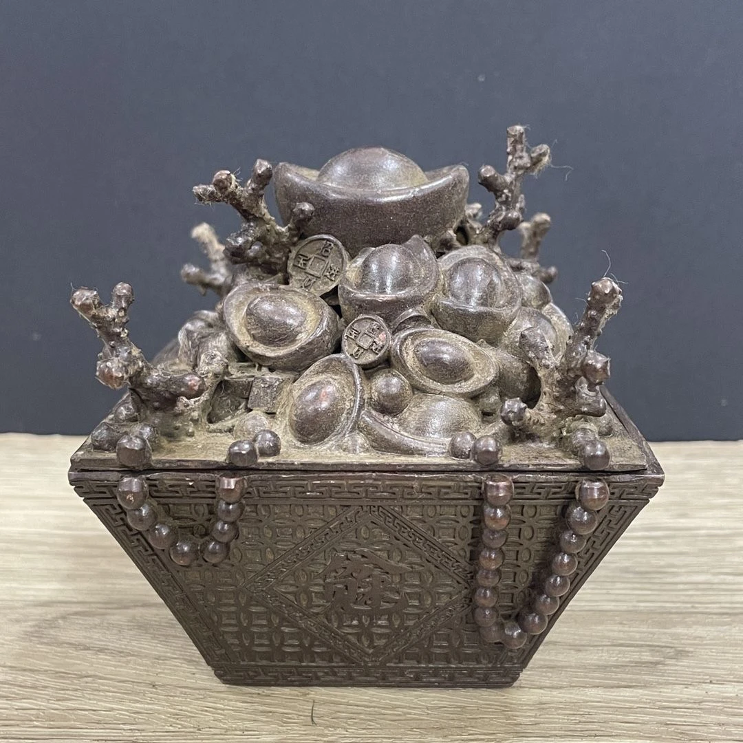 

Yuanbao open the lid to attract wealth treasure incense burner, about 9.5 cm long, about 10 cm high, and weighs about 618 g
