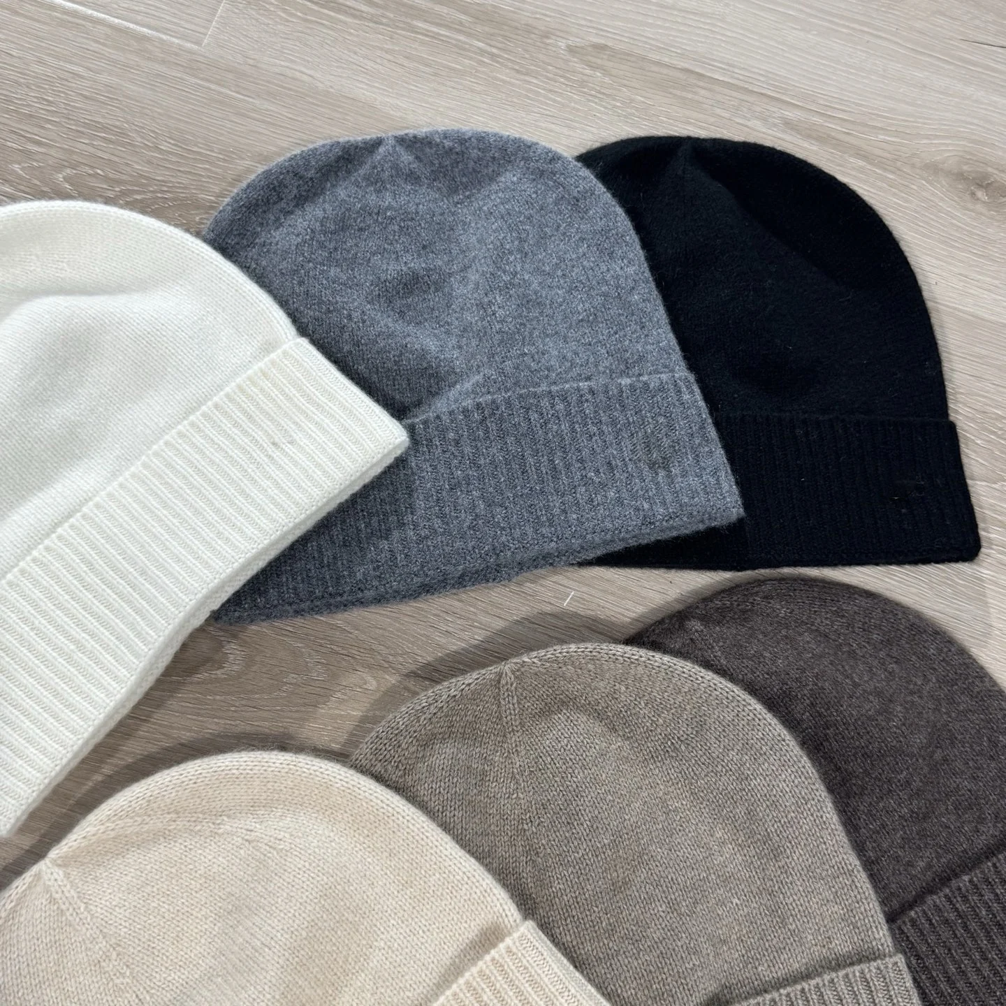 

Простая высококачественная теплая и нежная универсальная шестицветная вязаная шапка из чистого кашемира на осень и зиму