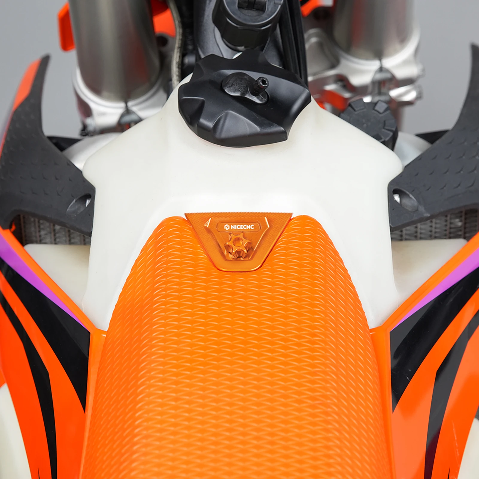 (EU-Lager) 2026 2025 Für KTM EXC 300 SX 125 XC 150 XC-W 250 XC-F 350 EXC-F 450 XCF-W XW-F 500 Sitzhalterung Sitzschrauben-Kit – Detail 14