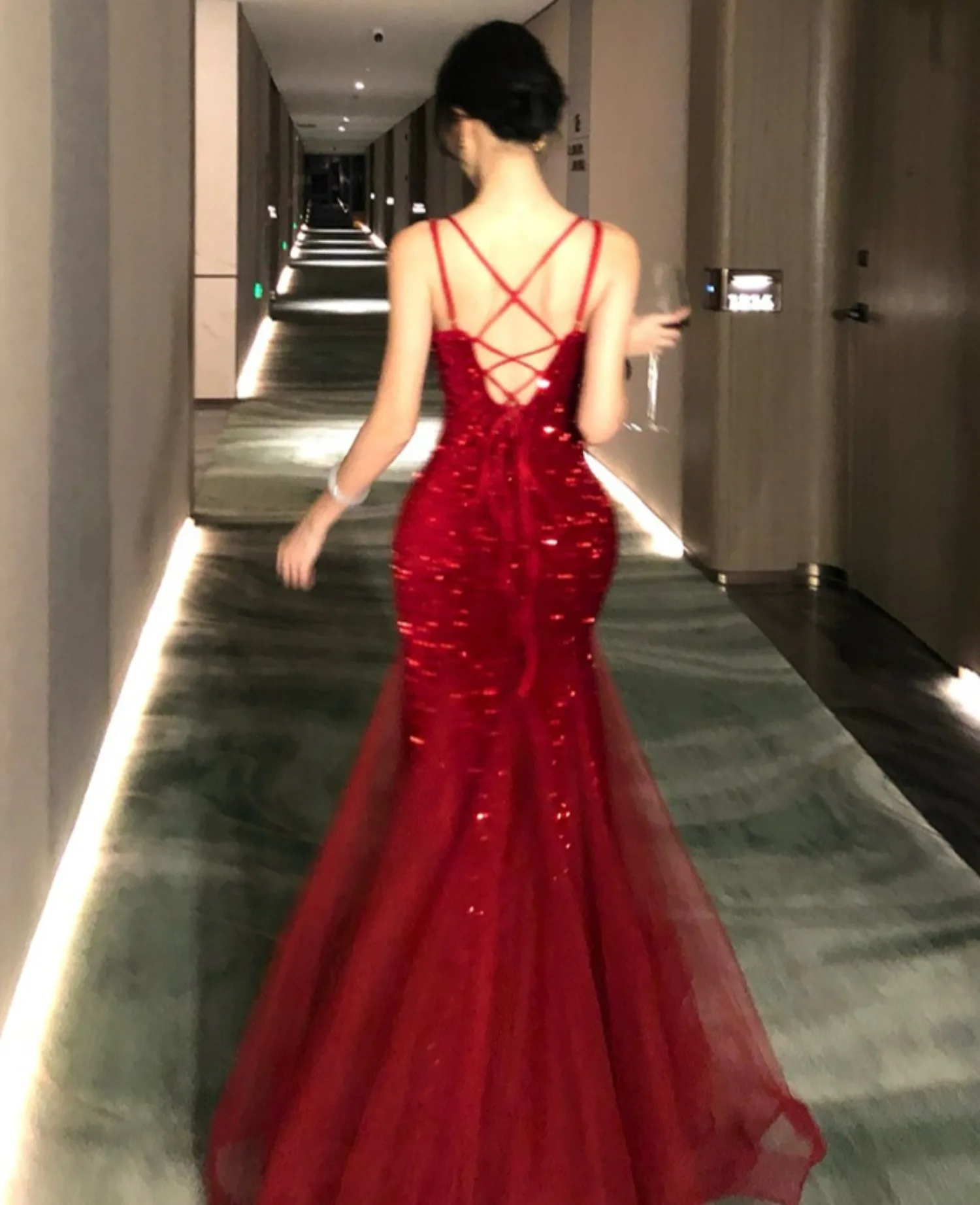 Rode Bling Pailletten Jurk Vrouwen Mesh Patch Backless Mouwloze Elegante Maxi Vestidos Bodycon V-hals Spaghetti Kleding Dame