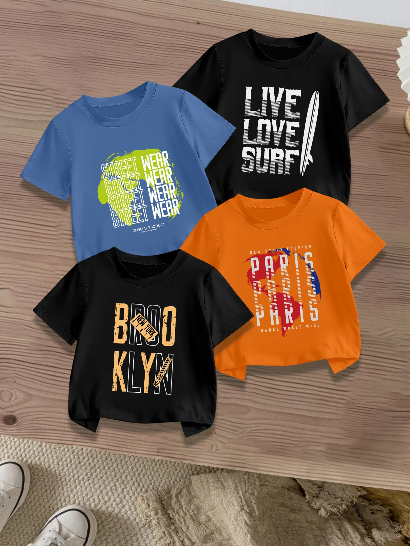 

4 предмета: летние повседневные футболки для мальчиков с мультяшным принтом в виде доски для серфинга и изображением Земли.