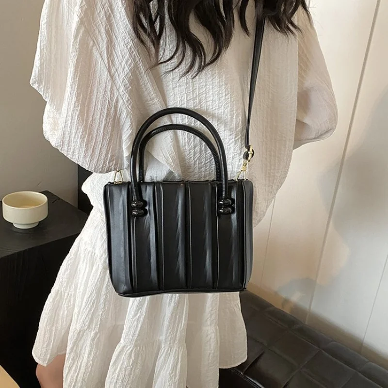 

Luxury Women's Hand Bags Made Of Premium Leather Boasting Trendy Vintage High-End Daily Look​