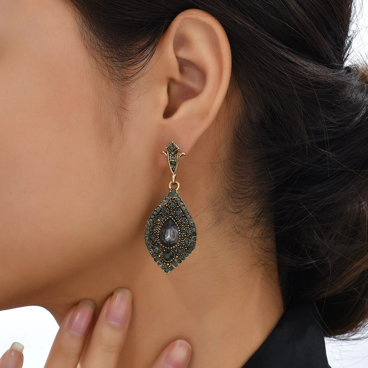 2022 Pendientes Mujer Retro Ethnic Senior Elegant Antique Black Rhinestone Petal Water Drop Earrings Wedding Party Ornaments