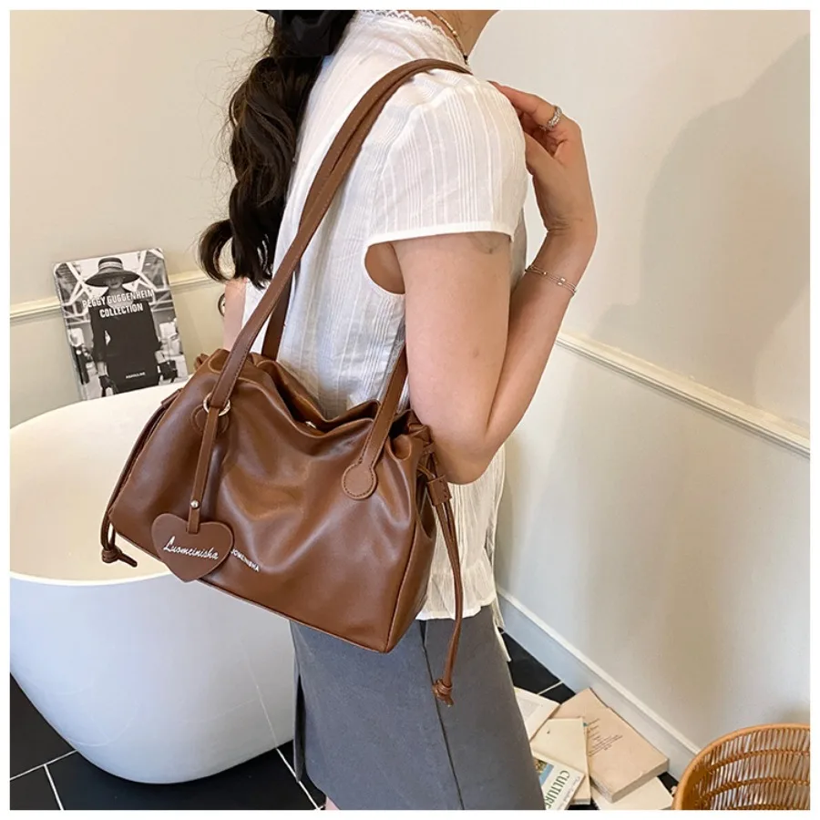 

Fashionable Unique Elegant Pleated Underarm Bag High-Fashion Commuter Simple Elegant Textured Single-Shoulder Tote Bags